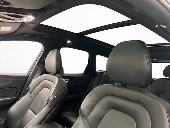 Volvo XC60 13 of 30