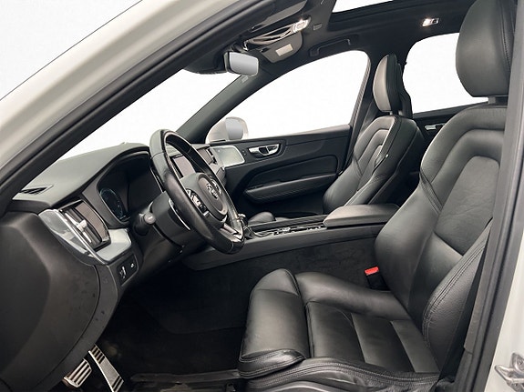 Volvo XC60 12 of 30