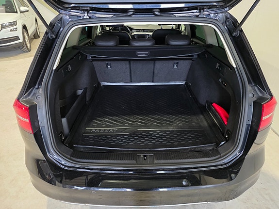 Volkswagen Passat 9 of 24