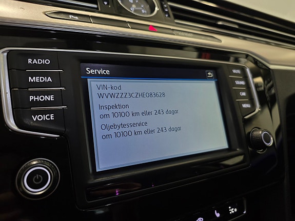 Volkswagen Passat 23 of 24
