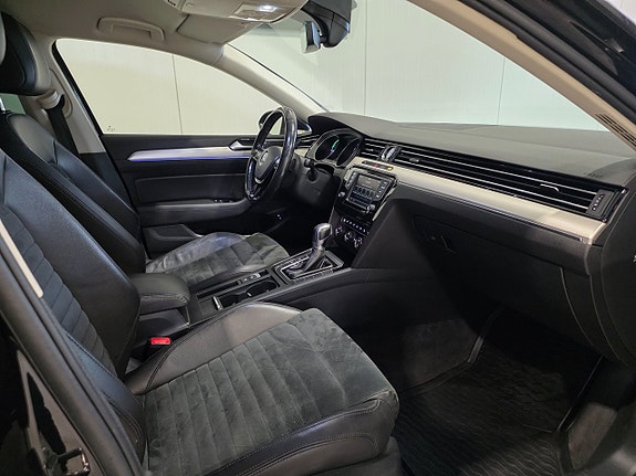 Volkswagen Passat 16 of 24