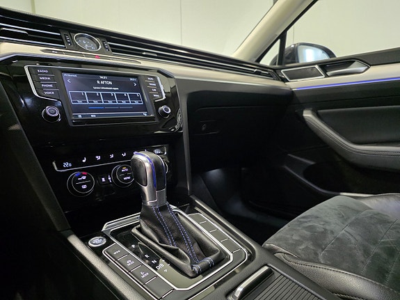 Volkswagen Passat 5 of 24
