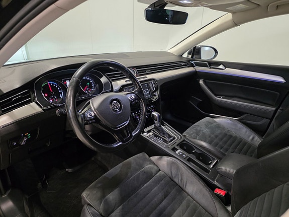 Volkswagen Passat 4 of 24
