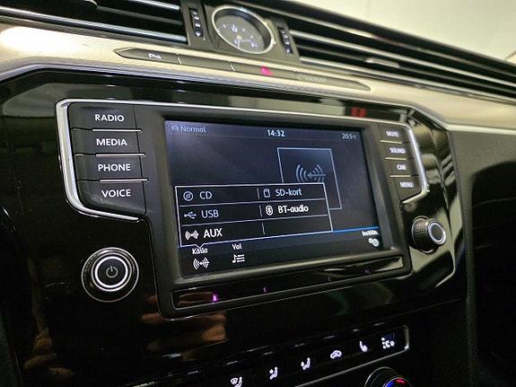 Volkswagen Passat 20 of 24