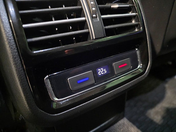 Volkswagen Passat 18 of 24