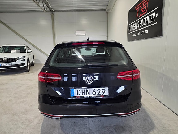 Volkswagen Passat 8 of 24