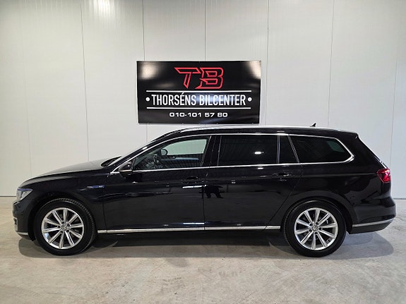 Volkswagen Passat 2 of 24
