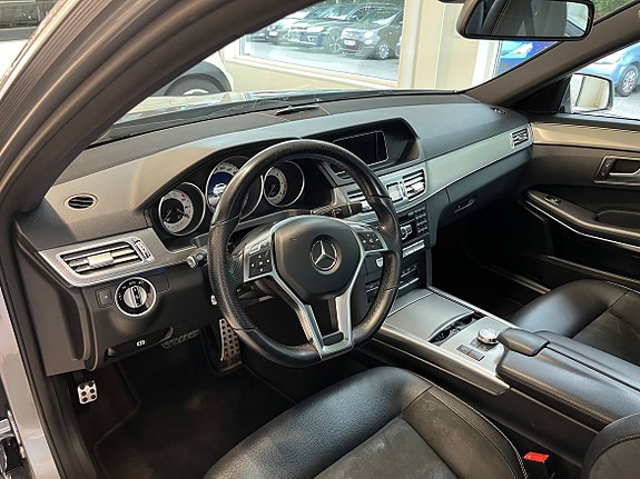 Mercedes-Benz E220 9 of 11