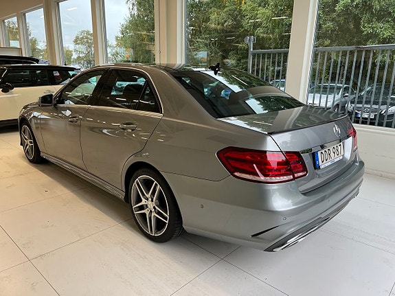 Mercedes-Benz E220 4 of 11