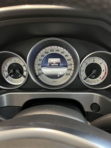 Mercedes-Benz E220 11 of 11