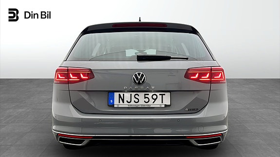 Volkswagen Passat 5 of 18