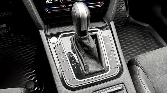 Volkswagen Passat 15 of 18