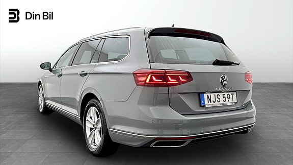 Volkswagen Passat 3 of 18