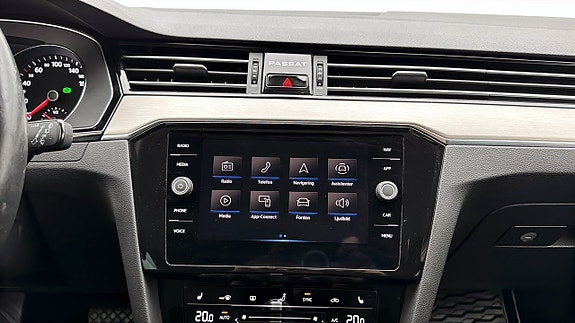 Volkswagen Passat 9 of 18