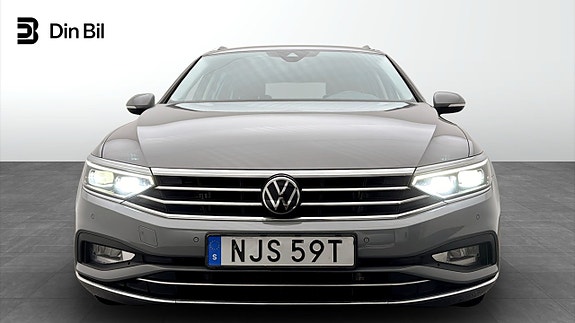 Volkswagen Passat 4 of 18