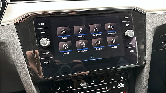 Volkswagen Passat 14 of 18