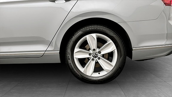 Volkswagen Passat 6 of 18