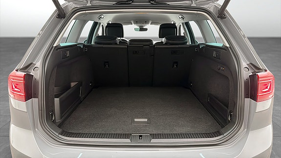 Volkswagen Passat 12 of 18