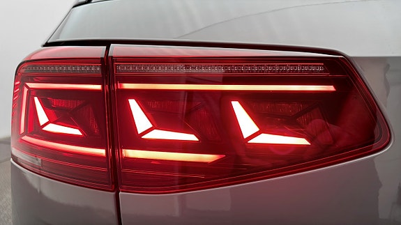 Volkswagen Passat 18 of 18