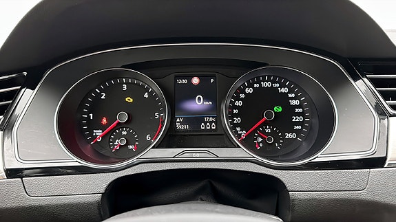 Volkswagen Passat 13 of 18