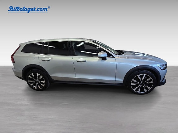 Volvo V60 Cross Country 5 of 13