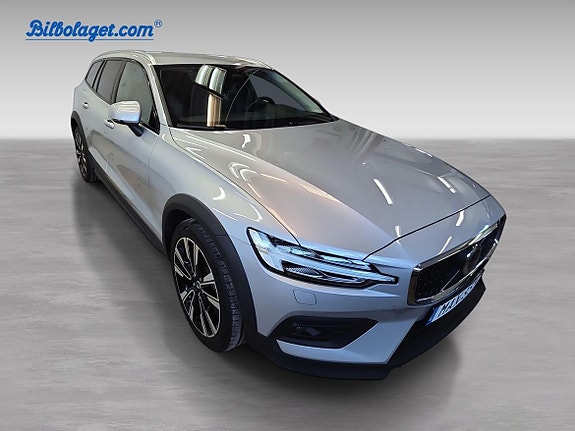 Volvo V60 Cross Country 4 of 13