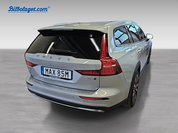 Volvo V60 Cross Country 6 of 13