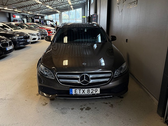 Mercedes-Benz E220 4 of 16