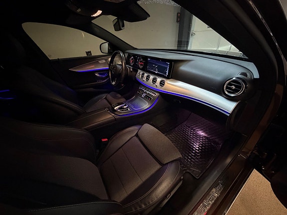 Mercedes-Benz E220 11 of 16