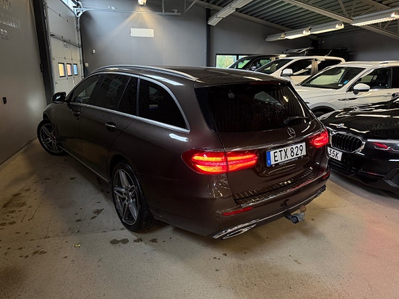 Mercedes-Benz E220 7 of 16