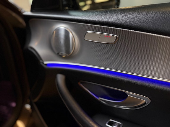 Mercedes-Benz E220 12 of 16
