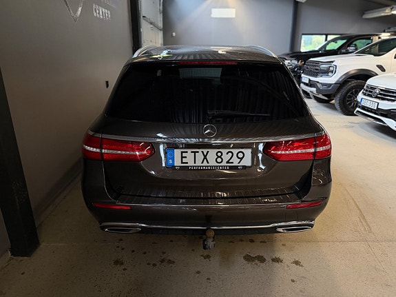 Mercedes-Benz E220 5 of 16