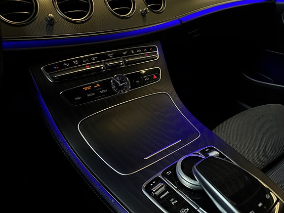 Mercedes-Benz E220 13 of 16
