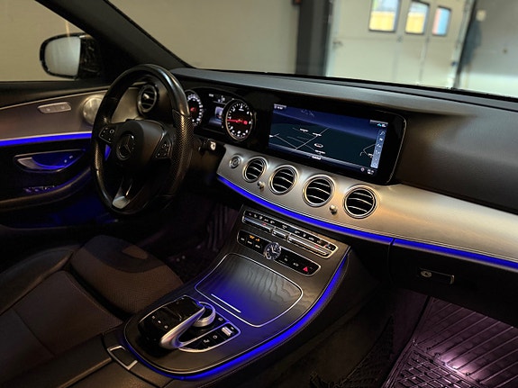 Mercedes-Benz E220 10 of 16