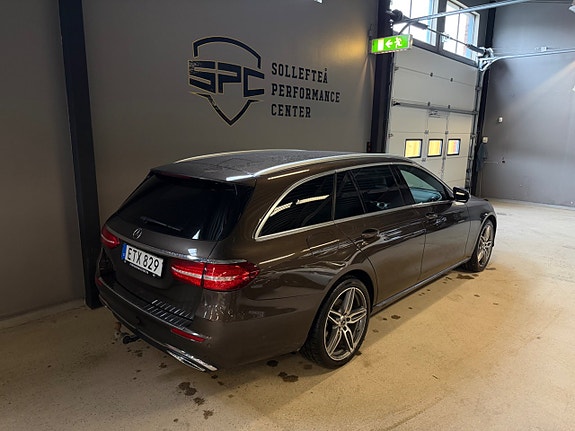 Mercedes-Benz E220 3 of 16