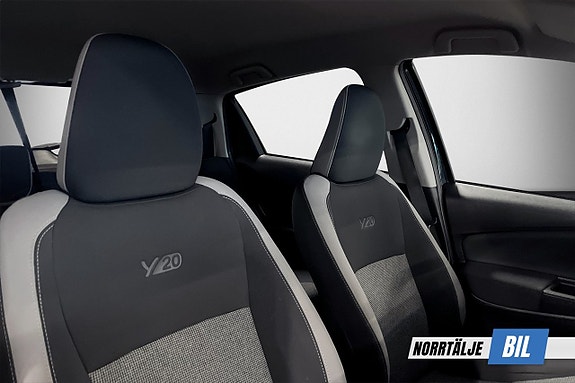 Toyota Yaris 12 of 20