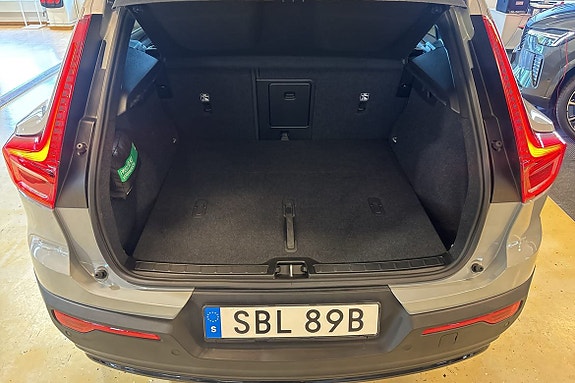 Volvo EX40 12 of 24