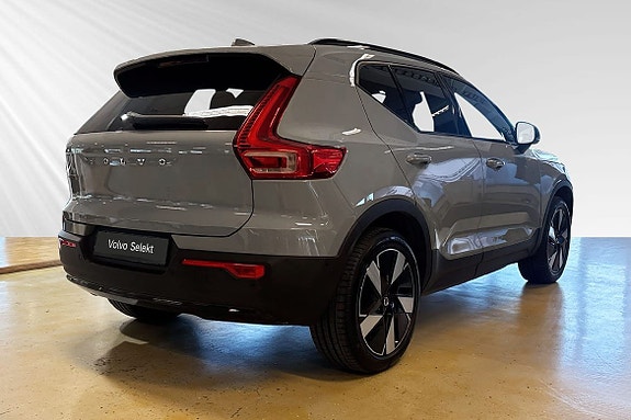 Volvo EX40 5 of 24
