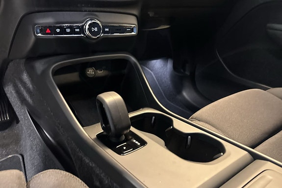 Volvo EX40 19 of 24