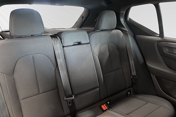 Volvo EX40 11 of 24