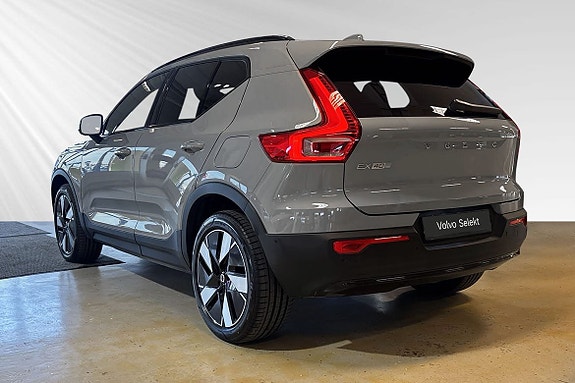 Volvo EX40 4 of 24