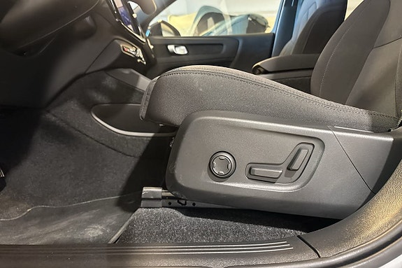 Volvo EX40 18 of 24