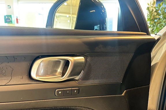 Volvo EX40 17 of 24
