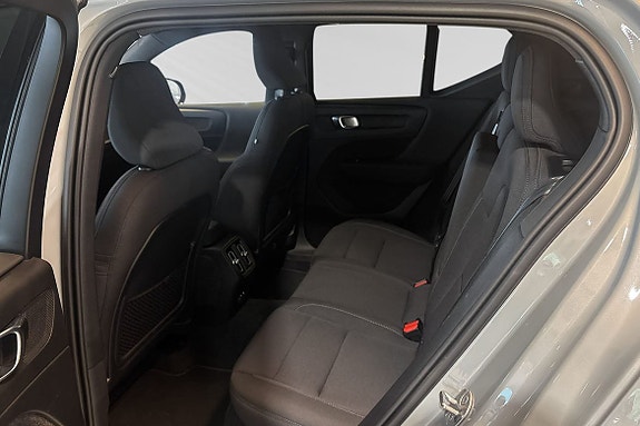 Volvo EX40 8 of 24