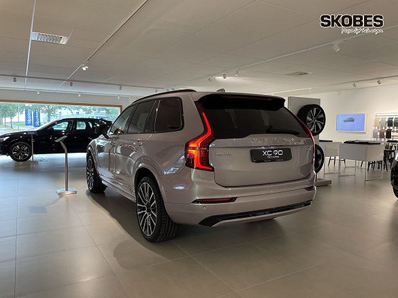 Volvo XC90 4 of 15