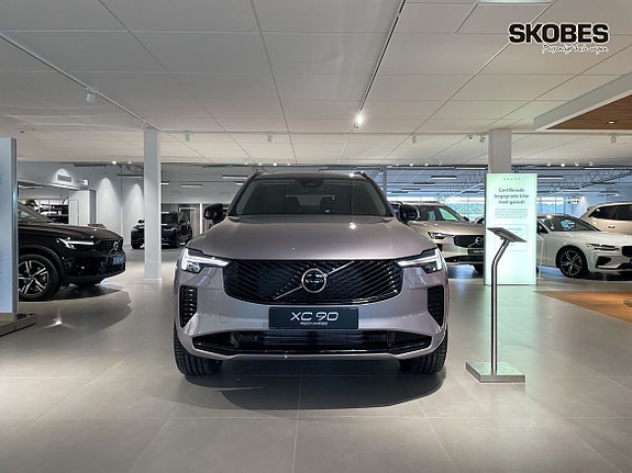 Volvo XC90 2 of 15