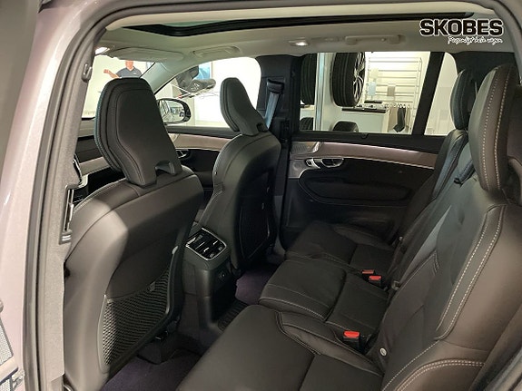 Volvo XC90 8 of 15