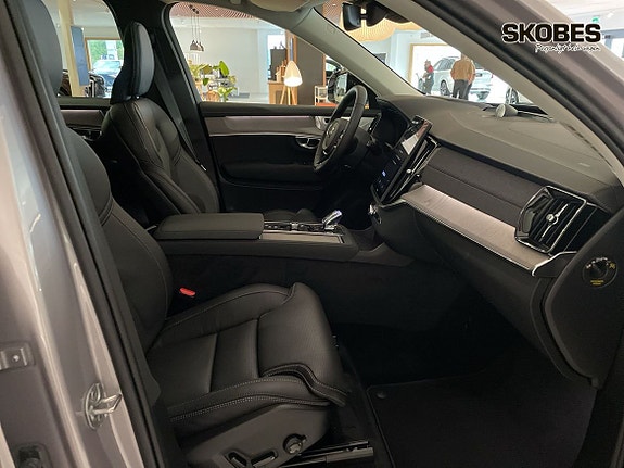 Volvo XC90 10 of 15