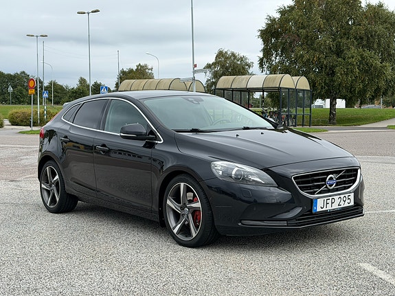 Volvo V40 2 of 24