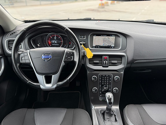Volvo V40 22 of 24